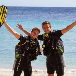 Ontdek de schoonheid van Blue Bay Dive's 2 Tank begeleide privéduik House Reef