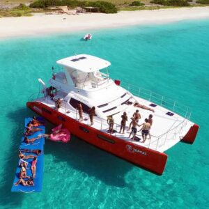If you're planning a trip to Curacao, one must-do activity is the unforgettable boat trip to Klein Curacao. This day trip offers a perfect escape to an uninhabited island, boasting pristine sandy beaches, crystal clear waters, and an abundance of marine life. CuracaoTodo.com provides the best and most comprehensive information for tourists on the island, ensuring you make the most of your adventure.