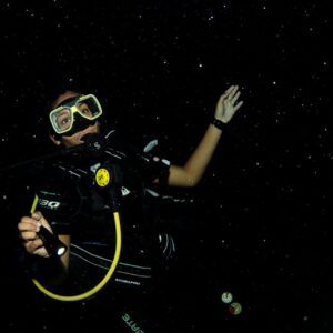 Ervaar de magie van een begeleide nachtduik op Curaçao