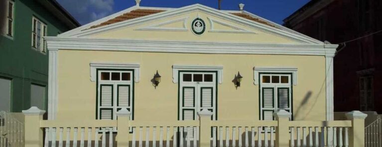 poppy hostel curacao