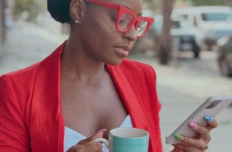 Do US phones work in Curaçao