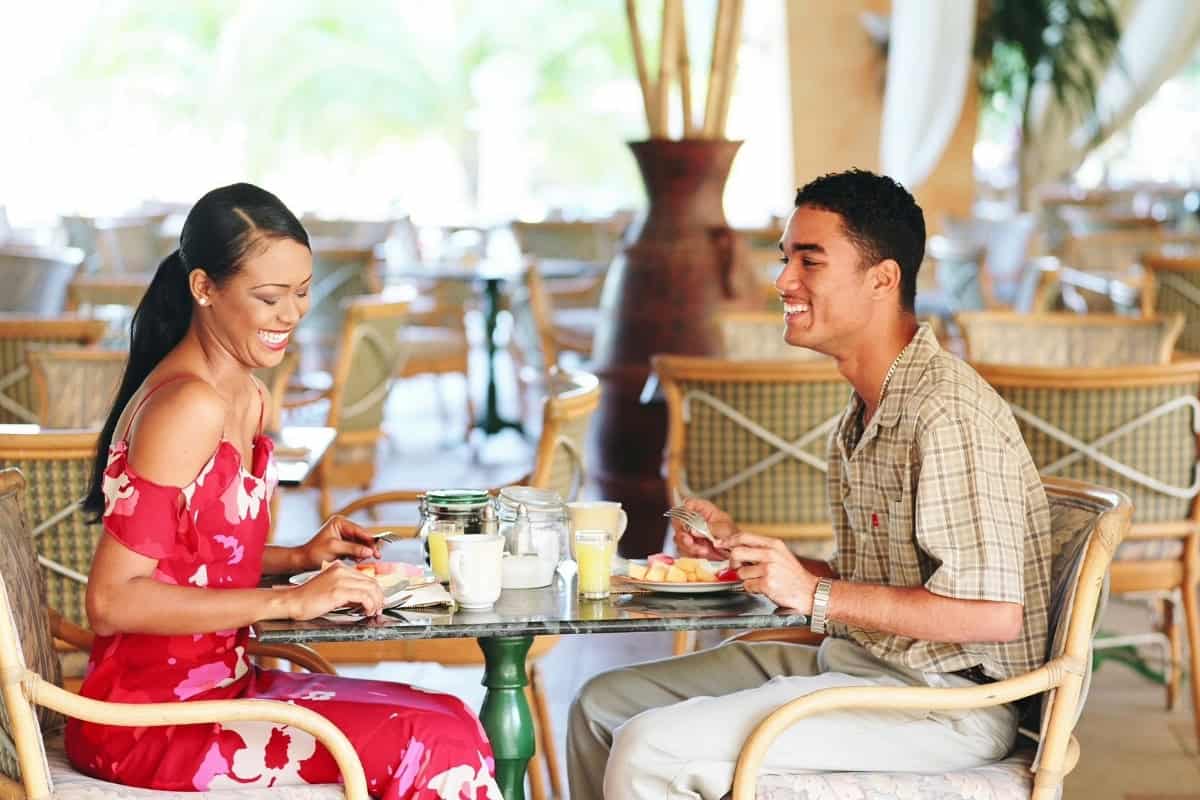 Is eating in Curacao expensive