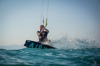 Alquiler de equipo de kitesurf en Curazao con Gusty Kiting